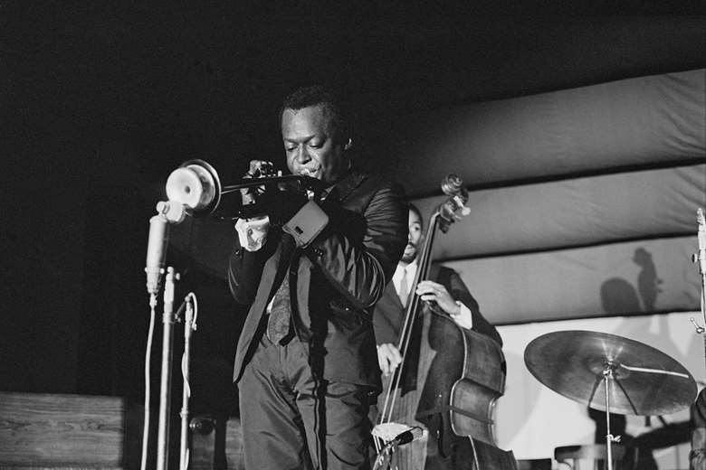 Miles Davis and Ron Carter performing in Antibes, France, July 1963 (Photo: Getty Images/Sony Legacy)