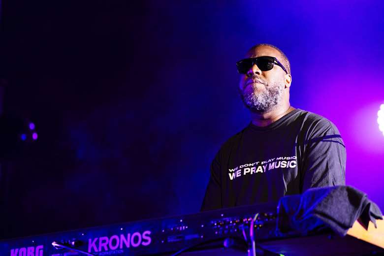 Robert Glasper with his Black Radio band