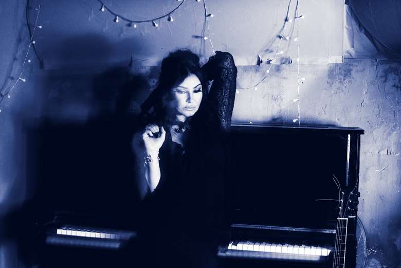 Natacha Atlas (photo by Samir Bahrir)