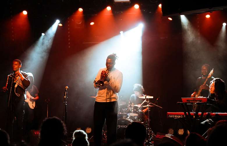 Ife Ogunjobi and band - photo by Charlotte Bonfré