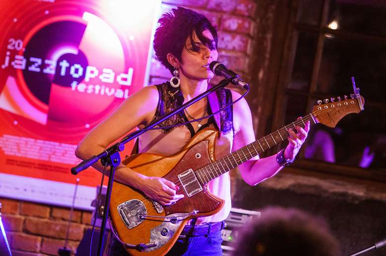 Ava Mendoza playing solo - Photo by Karol Adam Sokolowski